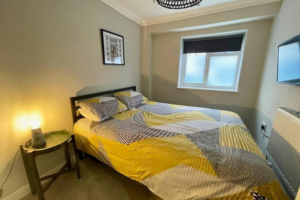 Stylish Modern Two Bedroom Apartment With Garden Cardiff Eksteriør bilde