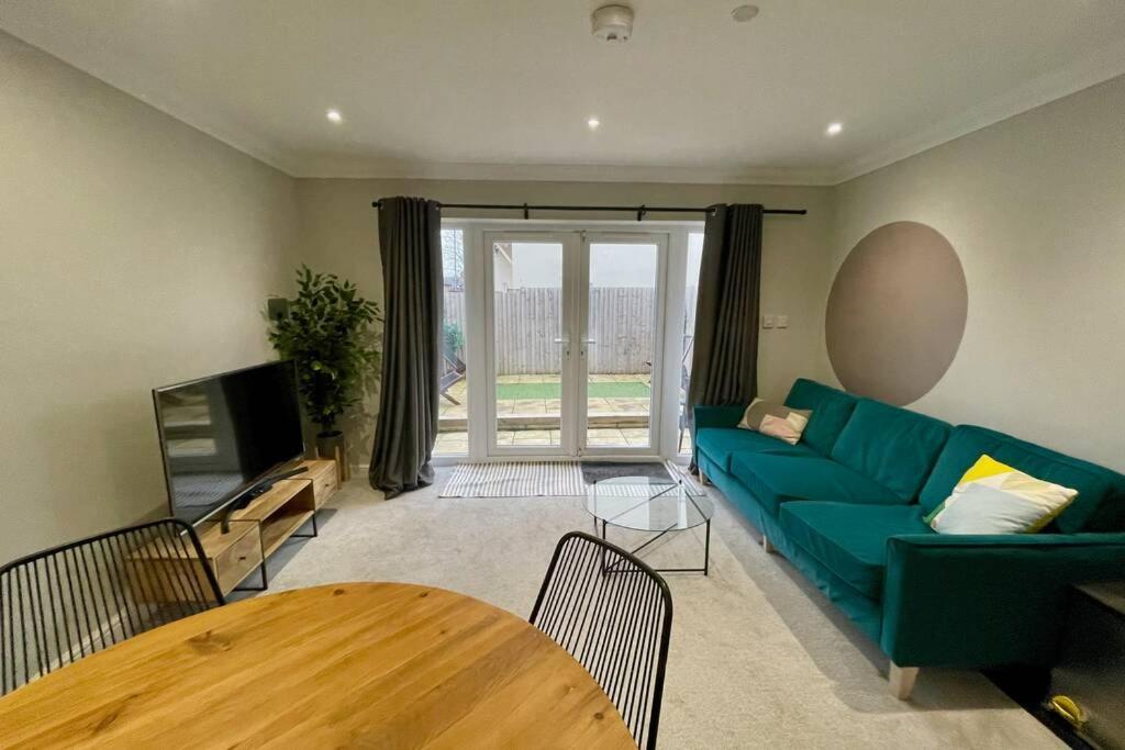 Stylish Modern Two Bedroom Apartment With Garden Cardiff Eksteriør bilde